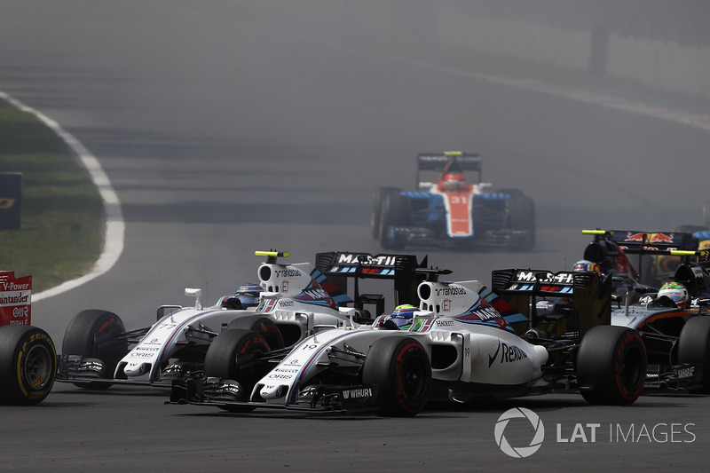 Felipe Massa, Williams FW38 Mercedes, con Valtteri Bottas, Williams FW38 Mercedes al inicio