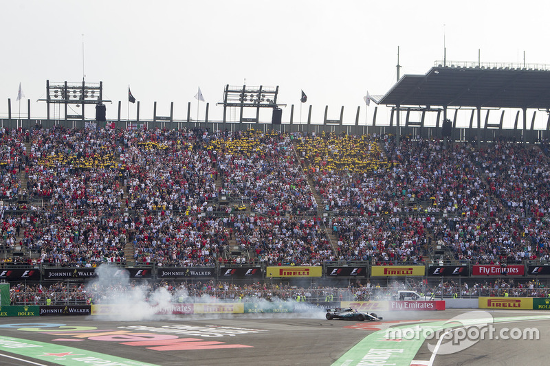 Lewis Hamilton, Mercedes AMG F1 W08 celebra su campeón del mundo 2017