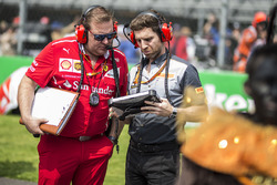 Dave Greenwood, Ferrari yarış mühendisi ve Pirelli mühendisi