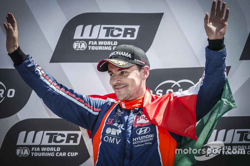 Podium: winnaar Norbert Michelisz, BRC Racing Team Hyundai i30 N TCR