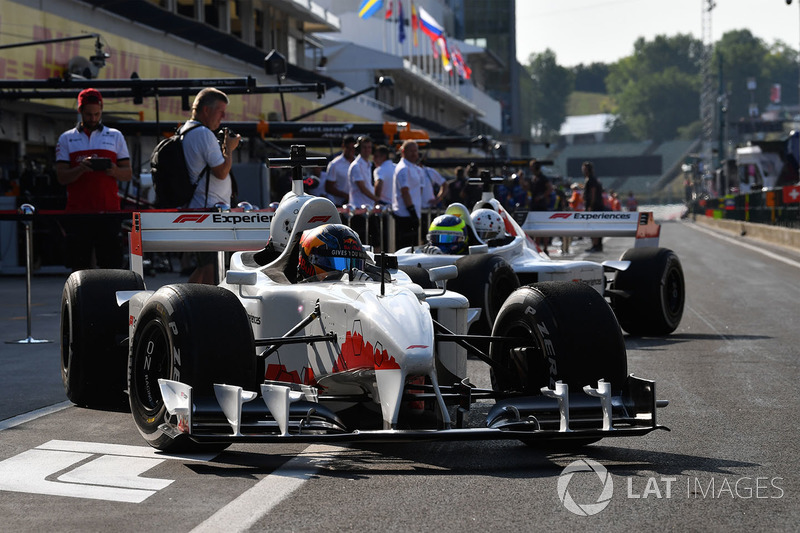 Patrick Friesacher, pilote de la monoplace biplace F1 Experiences 