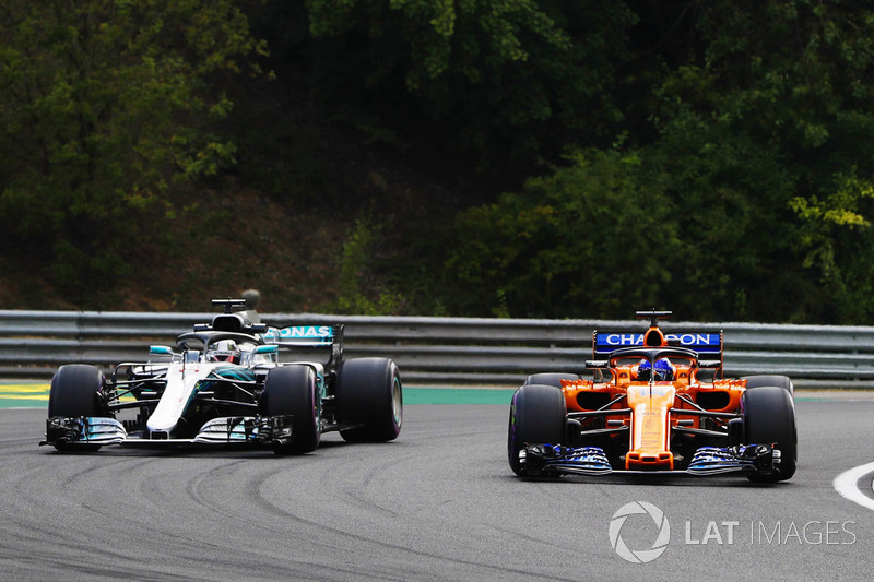 Fernando Alonso, McLaren MCL33, Lewis Hamilton, Mercedes AMG F1 W09