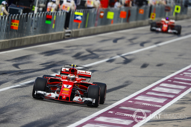 Kimi Raikkonen, Ferrari SF70H, Sebastian Vettel, Ferrari SF70H