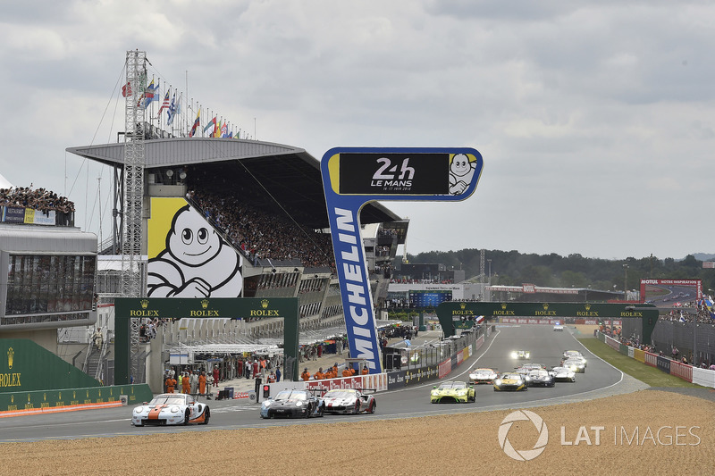 #86 Gulf Racing Porsche 911 RSR: Michael Wainwright, Benjamin Barker, Alex Davison, start