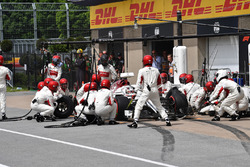 Charles Leclerc, Sauber C37 au stand