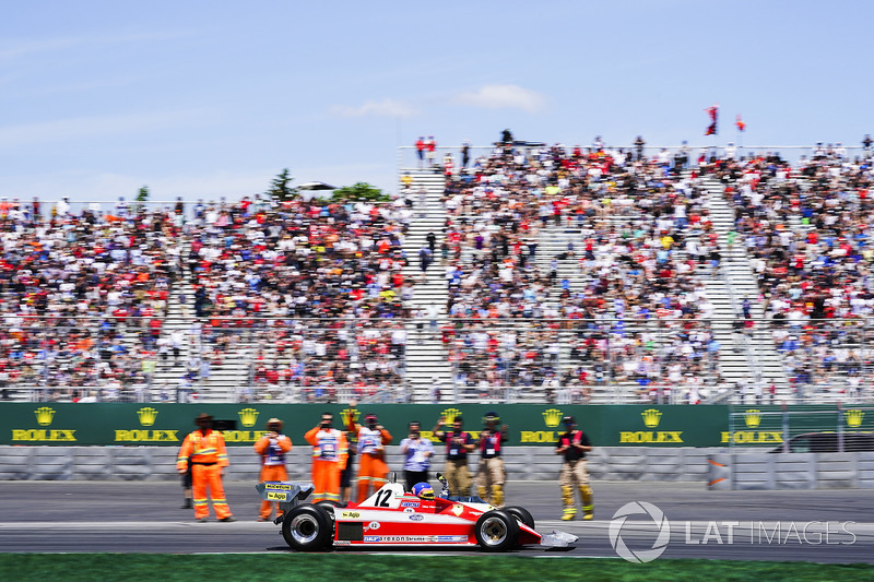 Jacques Villeneuve, conduce el Ferrari 312T3 en el cual su padre ganó el GP de Canadá de 1978