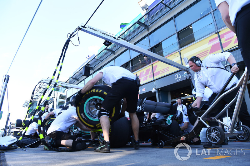 Mercedes AMG F1 pit stop practice