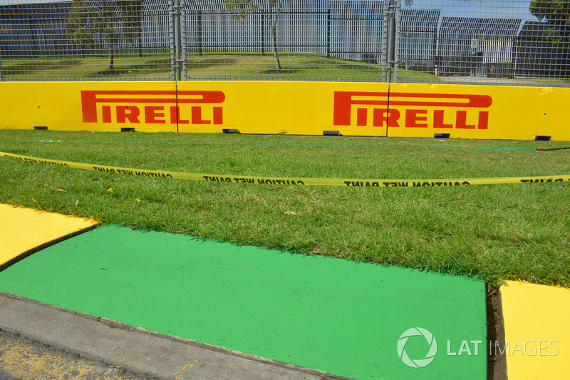 Pirelli logo ve kerb