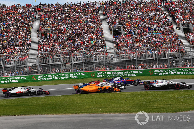 Fernando Alonso, McLaren MCL33 al inicio de la carrera