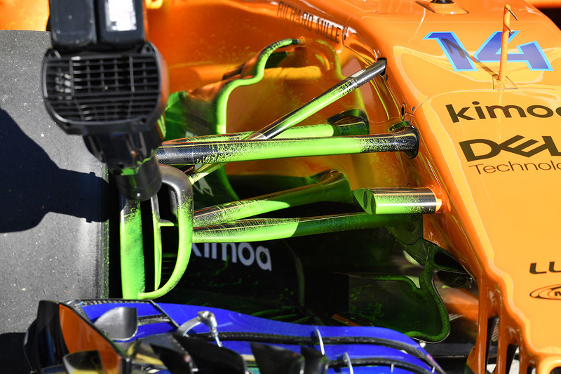Detail suspensi depan McLaren MCL33