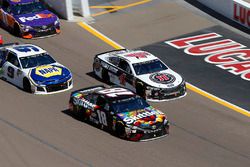 Kyle Busch, Joe Gibbs Racing, Toyota Camry Skittles Sweet Heat, Kevin Harvick, Stewart-Haas Racing, 