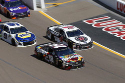 Kyle Busch, Joe Gibbs Racing, Toyota Camry Skittles Sweet Heat, Kevin Harvick, Stewart-Haas Racing,