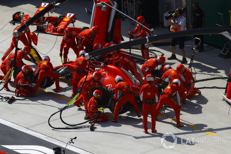 Sebastian Vettel, Ferrari SF71H, in the pits