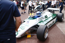 Keke Rosberg herenigd met zijn 1982 Williams FW08 Cosworth