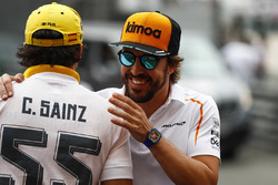 Carlos Sainz Jr., Renault Sport F1 Team, and Fernando Alonso, McLaren