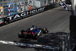 Checkered flag for Artem Markelov, RUSSIAN TIME