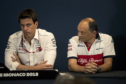 Toto Wolff, Direttore del Motorsport Mercedes AMG F1, e Frederic Vasseur, Team Principal Sauber, nella conferenza stampa
