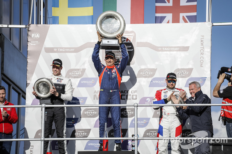 Podio: Gabriele Tarquini, BRC Racing Team Hyundai i30 N TCR, second place Thed Björk, YMR Hyundai i30 N TCR, third place Rob Huff, Sébastien Loeb Racing Volkswagen Golf GTI TCR