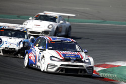 #130 Liqui Moly Team Engstler Volkswagen Golf GTi TCR: Luca Engstler, Florian Thoma, Benjamin Leucht