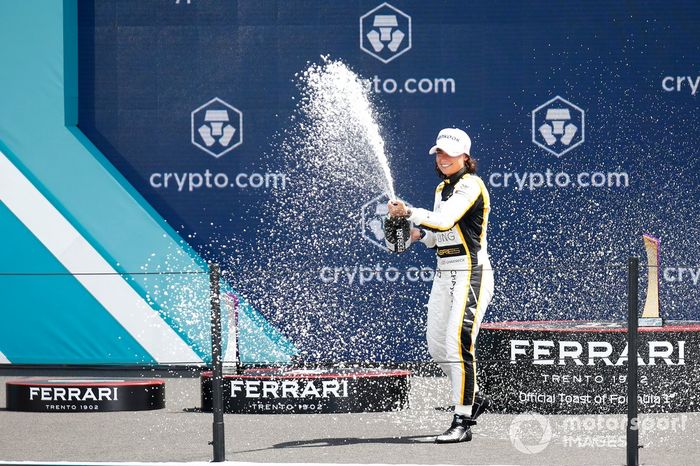 Podio: ganadora de la carrera Jamie Chadwick, Jenner Racing.