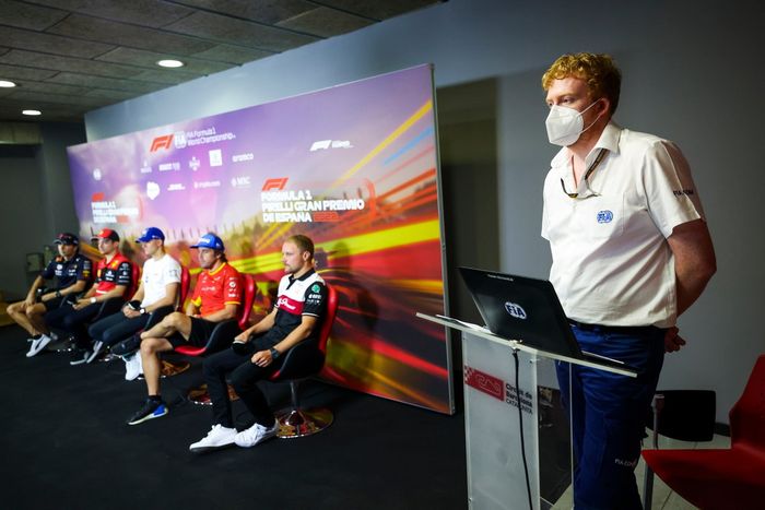 Sergio Pérez, Red Bull Racing, Charles Leclerc, Ferrari, Mick Schumacher, Haas F1 Team, Fernando Alonso, Alpine F1 Team, Valtteri Bottas, Alfa Romeo F1 Team