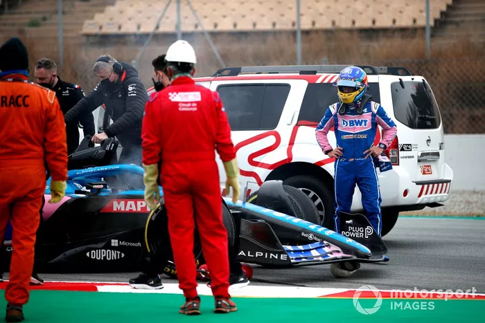 Fernando Alonso, Alpine A522, problemas de motor