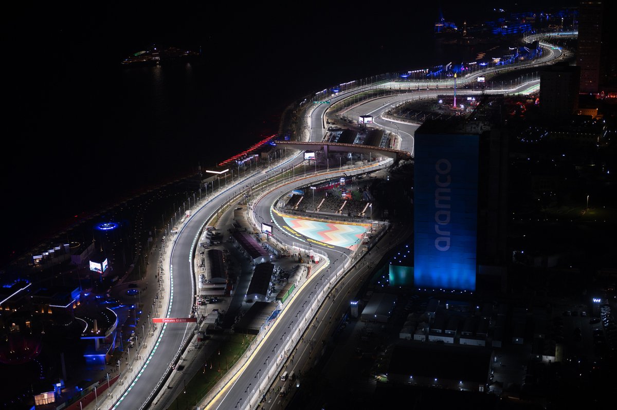 Vista nocturna del circuito Yeda Corniche