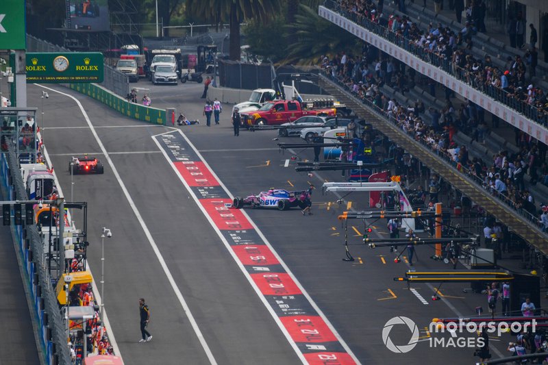 Pit lane atmosphere