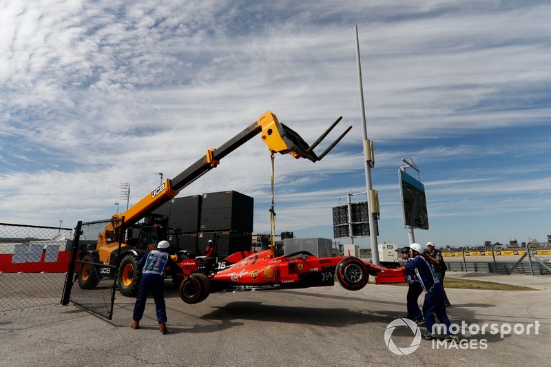 I marshall spostano la monoposto di Charles Leclerc, Ferrari SF90