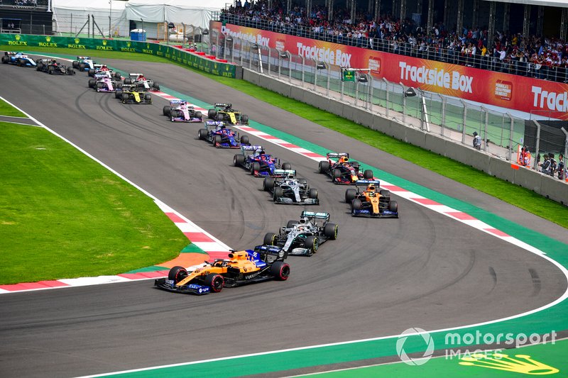 Carlos Sainz Jr., McLaren MCL34 leads Lewis Hamilton, Mercedes AMG F1 W10, Lando Norris, McLaren MCL34 and Valtteri Bottas, Mercedes AMG W10