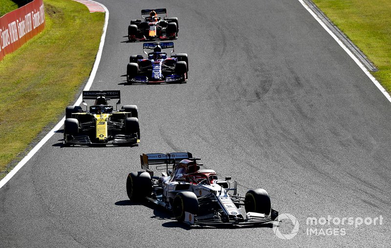 Kimi Raikkonen, Alfa Romeo Racing C38, precede Daniel Ricciardo, Renault F1 Team R.S.19, Daniil Kvyat, Toro Rosso STR14, e Max Verstappen, Red Bull Racing RB15