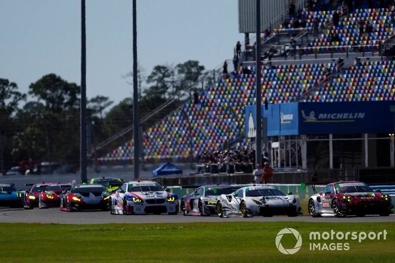 #9 PFAFF Motorsports Porsche 911 GT3 R, GTD: Dennis Olsen, Zacharie Robichon, Lars Kern, Patrick Pilet, #63 Scuderia Corsa Ferrari 488 GT3, GTD: Cooper MacNeil, Toni Vilander, Jeff Westphal, Alessandro Balzan, start