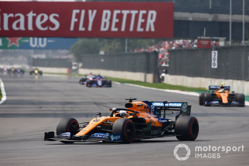 Carlos Sainz Jr., McLaren MCL34, in testa