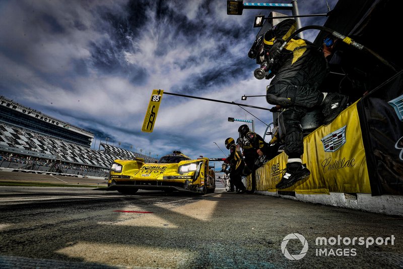 #85 JDC-Miller Motorsports Cadillac DPi, DPi: Matheus Leist, Chris Miller, Tristan Vautier, Juan Piedrahita, pit stop