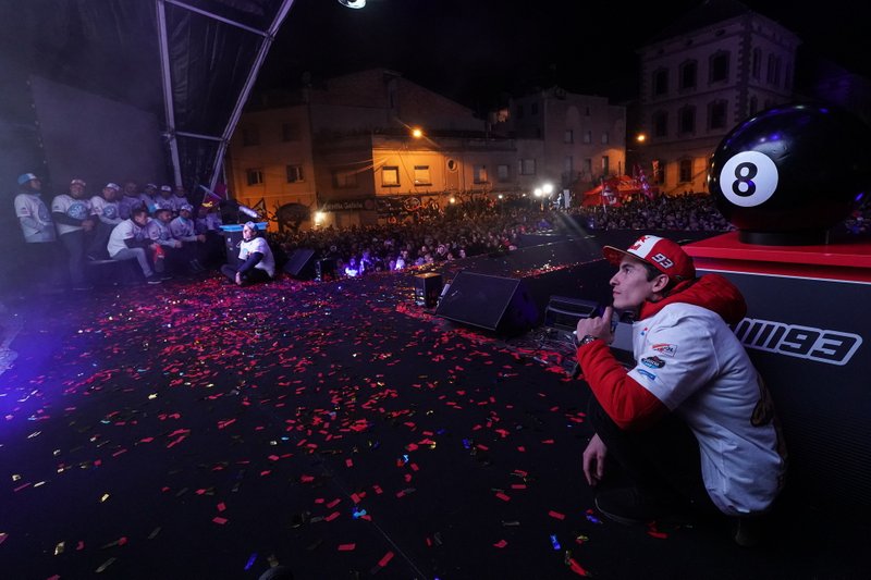 Marc Márquez e il fratello Álex festeggiano i titoli a Cervera