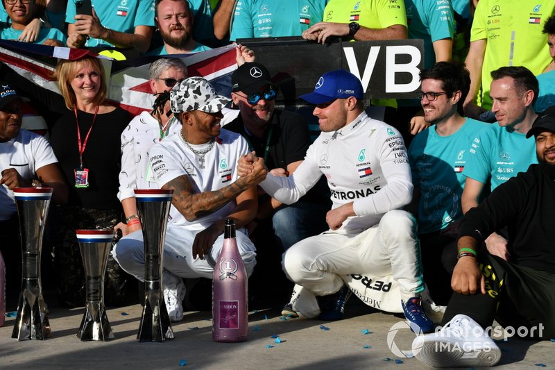 Lewis Hamilton, Mercedes AMG F1, 2nd position, Valtteri Bottas, Mercedes AMG F1, 1st position, and the Mercedes team celebrate