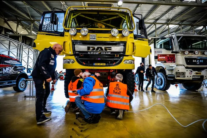 Verificaciones en Paul Ricard antes del embarque del Dakar 2020