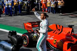 Lewis Hamilton, Mercedes AMG F1, gives fans a thumbs up after Qualifying