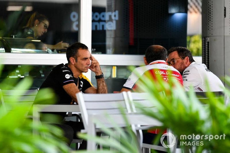 Cyril Abiteboul, Managing Director, Renault F1 Team and Frederic Vasseur, Team Principal, Alfa Romeo Racing