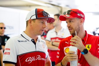 Kimi Raikkonen, Alfa Romeo Racing ve Sebastian Vettel, Ferrari pilotlar geçit töreninde