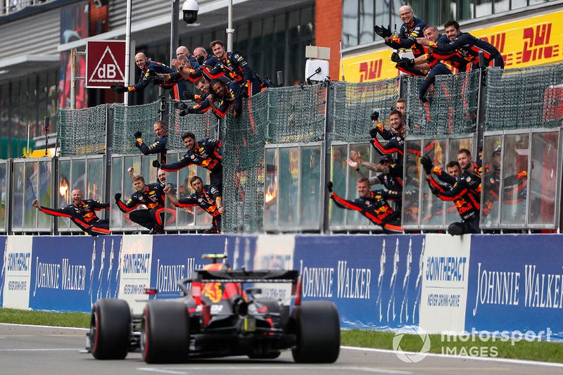Как дебютировал Элбон в Red Bull?