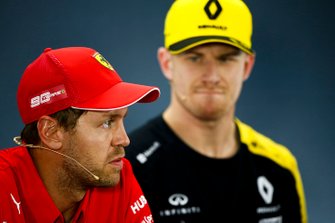 Sebastian Vettel, Ferrari ve Nico Hulkenberg, Renault F1 Team basın toplantısında