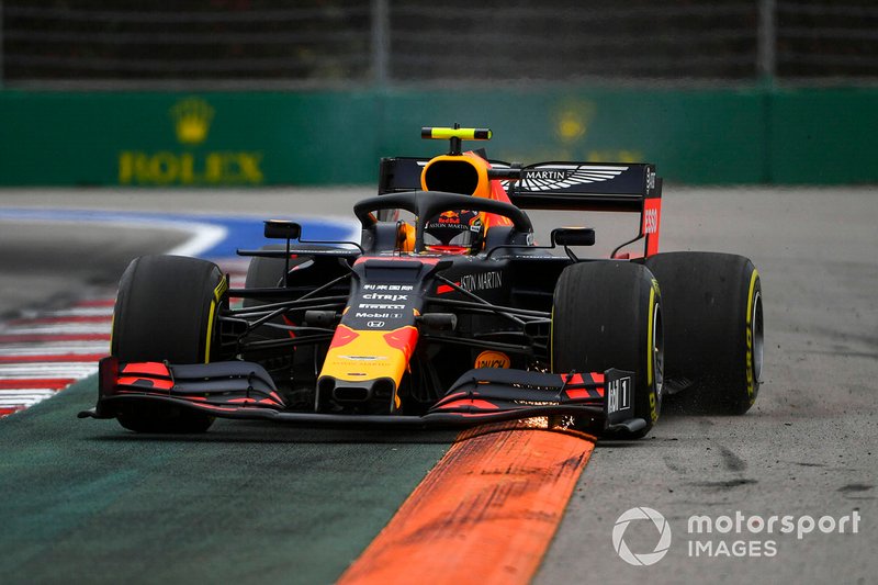 Alex Albon, Red Bull RB15, runs wide over a kerb