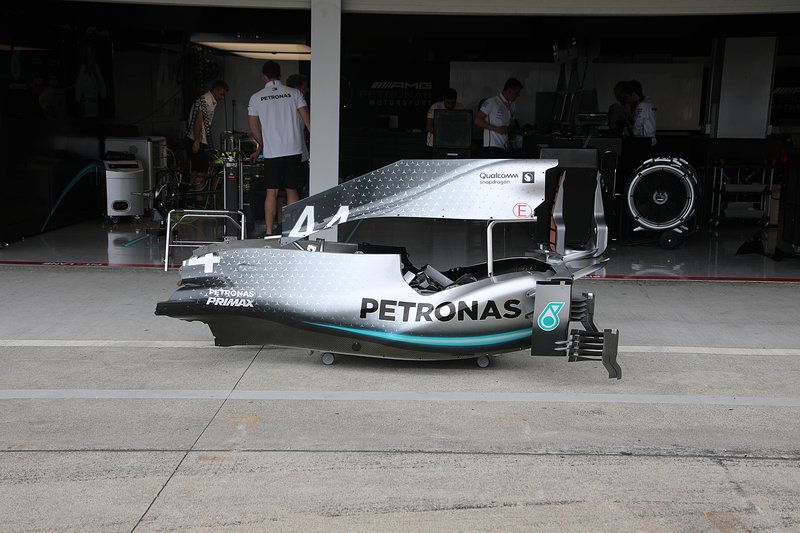 Mercedes F1 AMG W10, cubierta