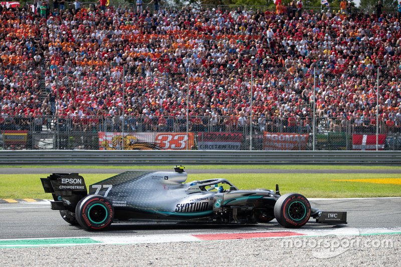 Mercedes призывает Боттаса обогнать Леклера