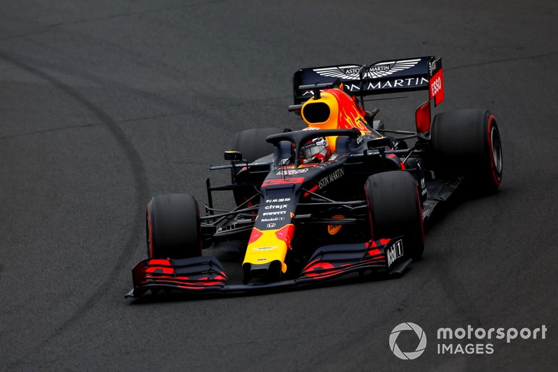 Max Verstappen, Red Bull Racing RB15 spins
