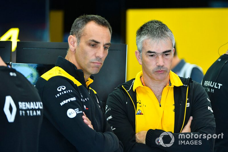 Cyril Abiteboul, Managing Director, Renault F1 Team, and Nick Chester, Technical Director, Renault F1 Team