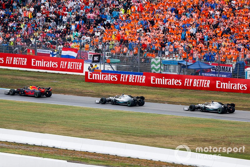 Max Verstappen, Red Bull Racing RB15, Valtteri Bottas, Mercedes AMG W10, Lewis Hamilton, Mercedes AMG F1 W10