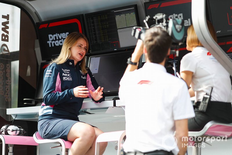 Un miembro del equipo de Racing Point
