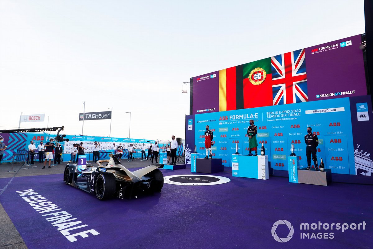 Podio: segundo lugar Andre Lotterer, Tag Heuer Porsche, Porsche 99x Electric